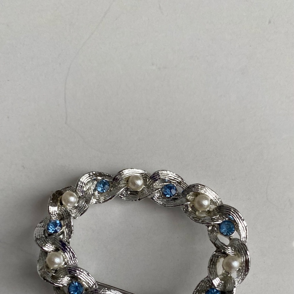 Women’s Brooch with Blue Stone Faux Pearls